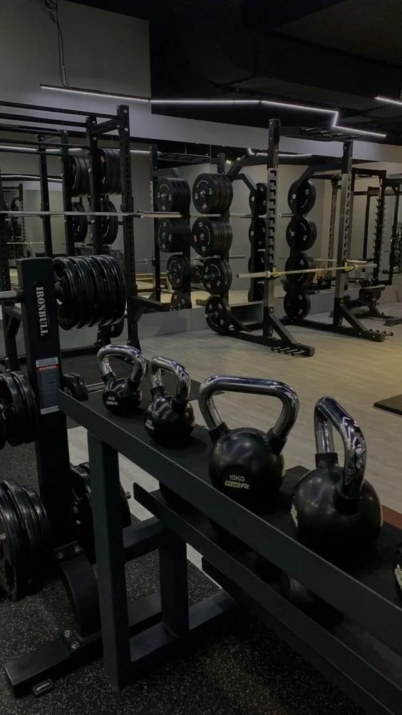 this image shows a gym where balancing workouts and resting for muscle growth can be practiced and how muscle growth and rest are necesary.2